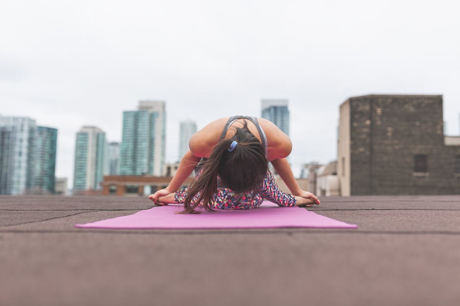 Gerakan Yoga untuk Membuka Pinggul dan Hamstring yang Sempit