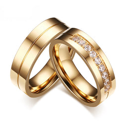 Cincin Kawin Trendy Wanita / Pria Love Gold-color Stainless Steel CZ - Cantik Menawan